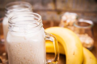 Yoğurtlu sağlıklı kahvaltı.