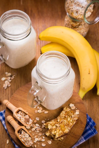 Yoğurtlu sağlıklı kahvaltı.