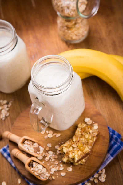 Yoğurtlu sağlıklı kahvaltı.