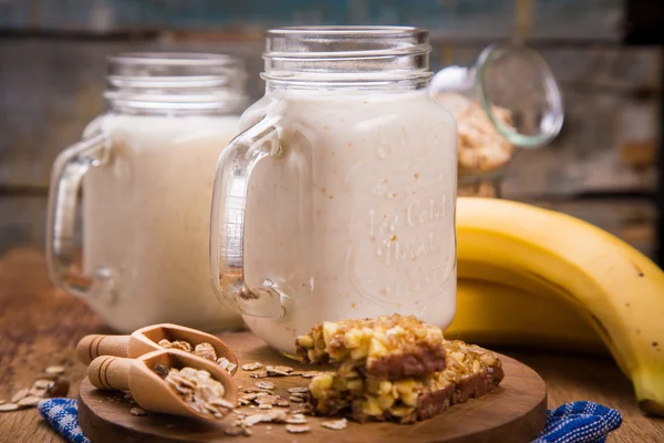 Yoğurtlu sağlıklı kahvaltı.