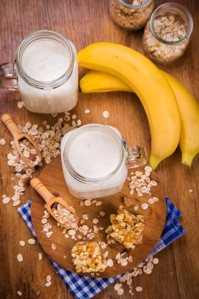 Yoğurtlu sağlıklı kahvaltı.