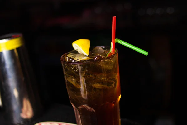 Cocktail alcolico marrone — Foto Stock