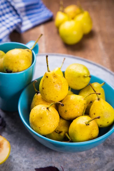 Small yellow pears — Stock Photo, Image