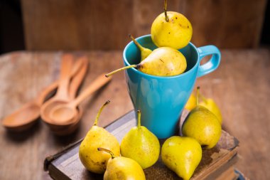 küçük sarı armut