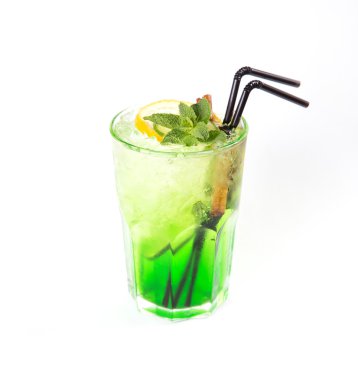 Yeşil alkollü kokteyl