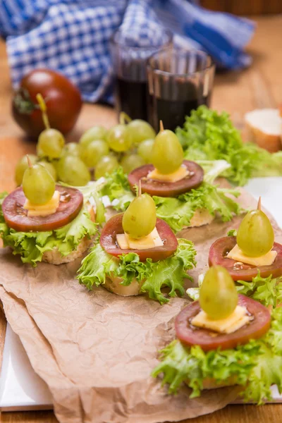 Canape with grape — Stock Photo, Image