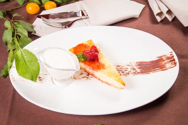 Cheesecake with strawberry — Stock Photo, Image