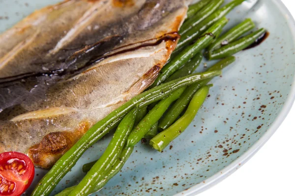 Сухая рыба на тарелке — стоковое фото