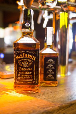 Kyiv, Ukrayna... 30 Ekim 2020. Bir şişe Jack Daniels 'ın fotoğrafı. Bu dünyadaki en çok satan Amerikan viskisi..