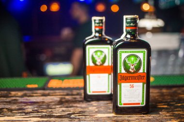 Kyiv, Ukrayna - Mart 09 2021: Gece kulübünde iki şişe Jagermaister alkolü