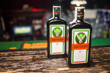 Kyiv, Ukrayna - Mart 09 2021: Gece kulübünde iki şişe Jagermaister alkolü