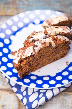 pasta plaka üzerinde