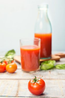 meyve suyu ve domates