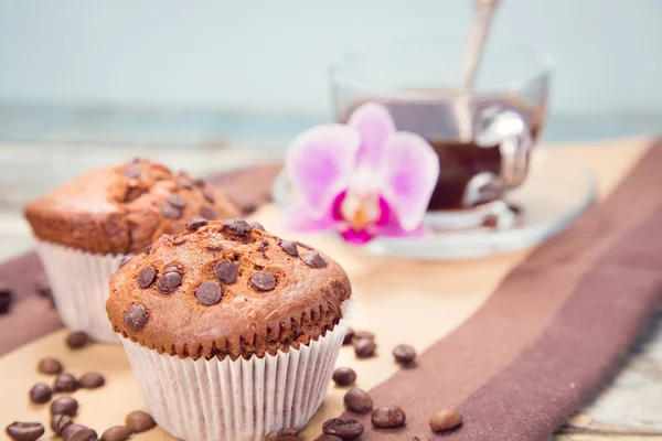 Muffin en orchid — Stockfoto