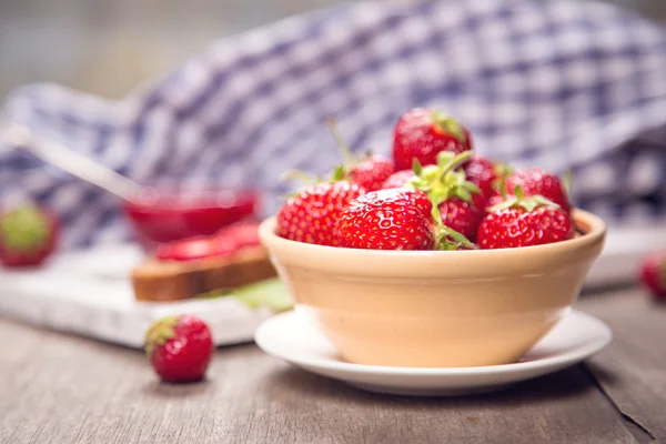 Strawberry in dish — Stock Photo, Image