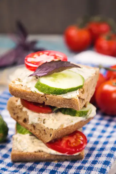 Smörgås med tomater — Stockfoto