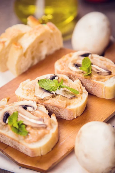 Pane con funghi — Foto Stock