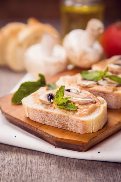 Pan con champiñones —  Fotos de Stock