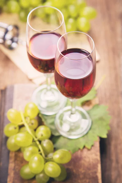 Uva con vino — Foto Stock