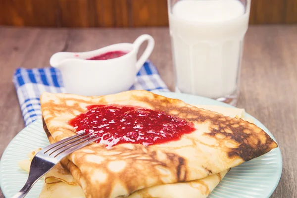 Pfannkuchen mit Marmelade — Stockfoto