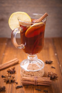 Limonlu sıcak grog