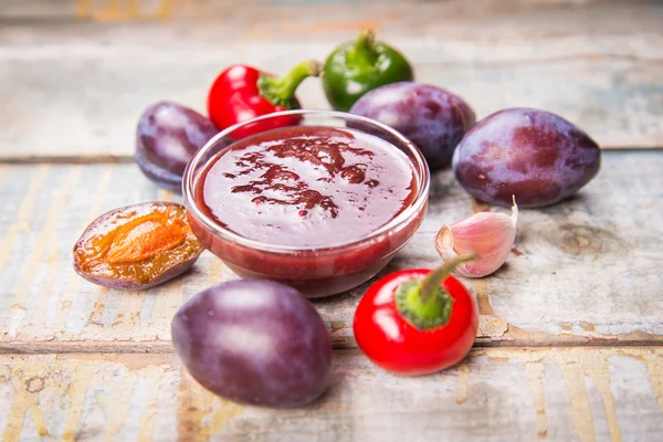 Sauce tkemali aux prunes — Photo