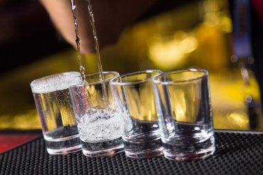 güçlü alkollü içecekler