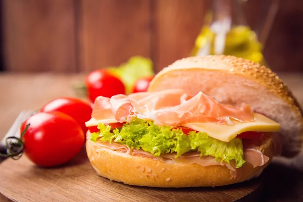 Sandwich con jamón — Foto de Stock