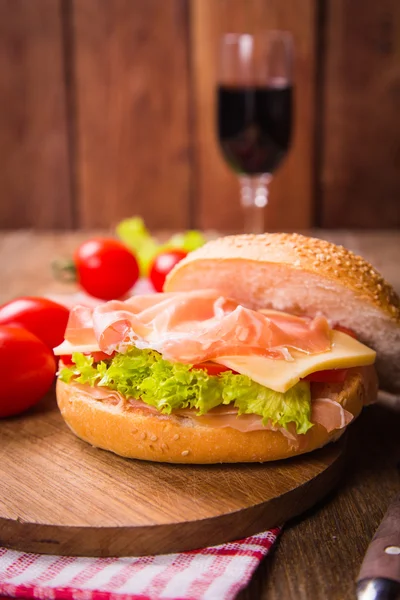 Sandwich con prosciutto — Foto Stock