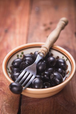 tabak içinde Siyah Zeytin