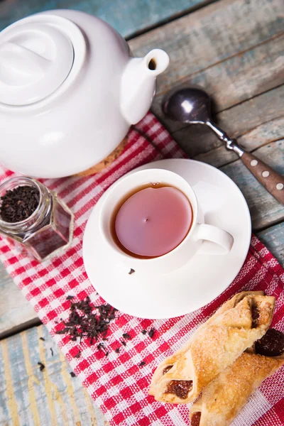 Tee mit Kuchen — Stockfoto