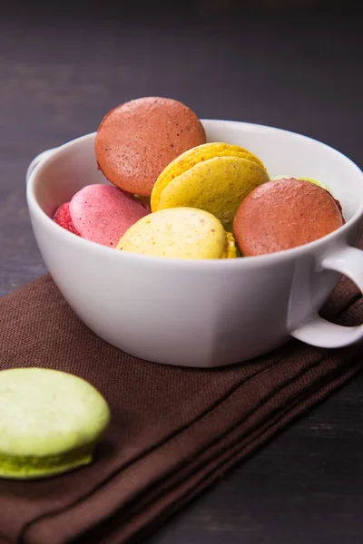 Macaroons in white crockery — Stock Photo, Image