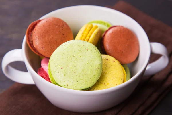 Macaroons in white crockery — Stock Photo, Image