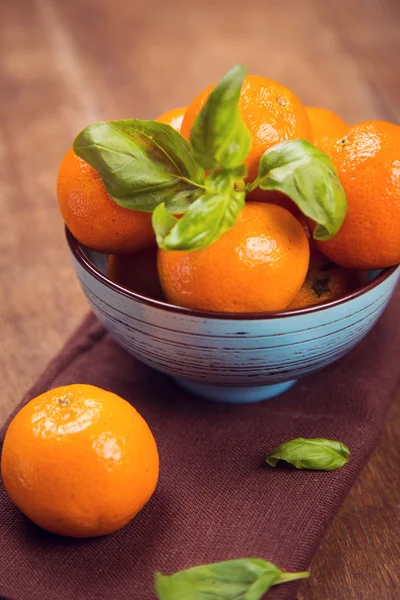 Mandarine with basil — Stock Photo, Image