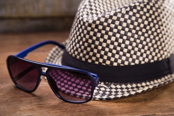 Sombrero y gafas — Foto de Stock