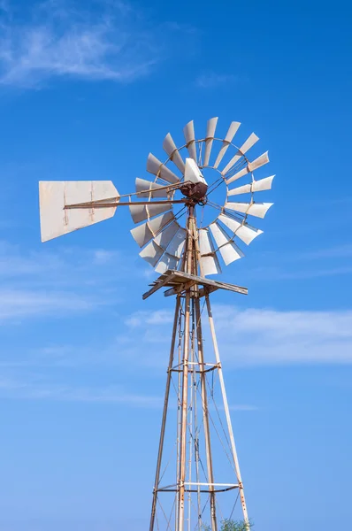 Windmill against the sky — Stock Photo, Image