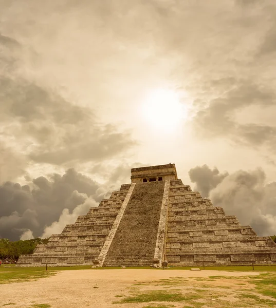 Chichen Itza, Maya piramit — Stok fotoğraf