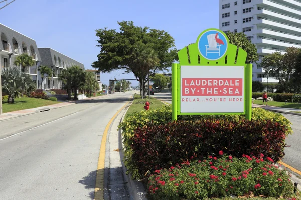 Lauderdale-By-The-Sea, Florida Entry Sign — Stock Photo, Image