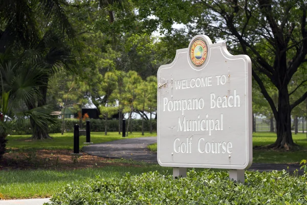 Willkommen in Pompano Strand städtischen Golfplatz Zeichen — Stockfoto