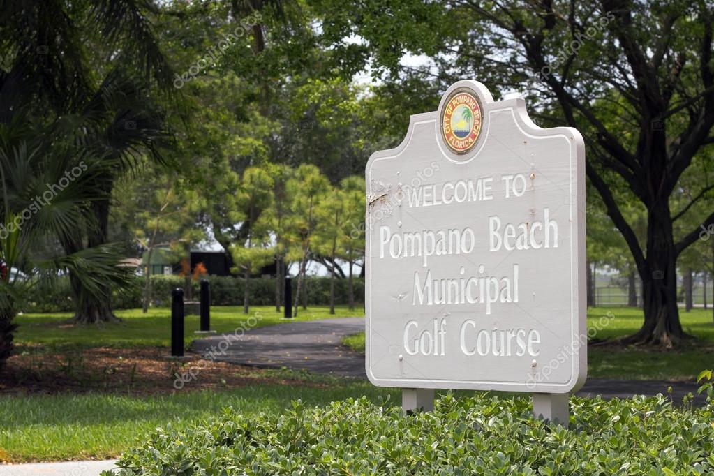Welcome to Pompano Beach Municipal Golf Course Sign Stock Editorial
