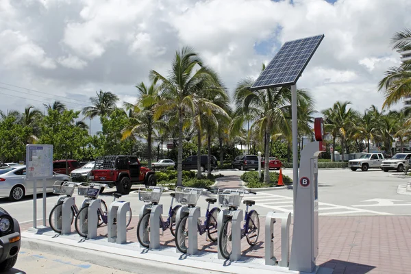 Broward B-Cycle Kiosco en Fort Lauderdale Beach Park —  Fotos de Stock