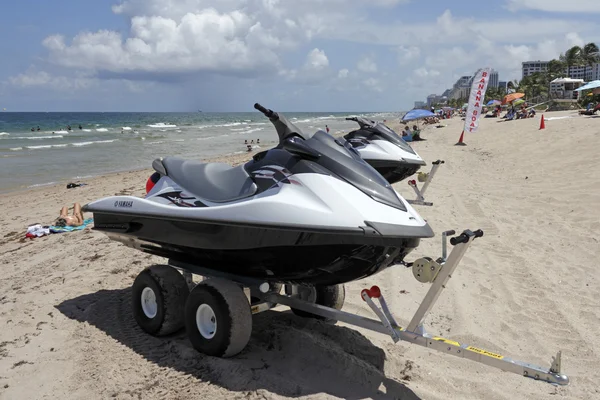 Bananbåter til leie på Fort Lauderdale Beach stockbilde