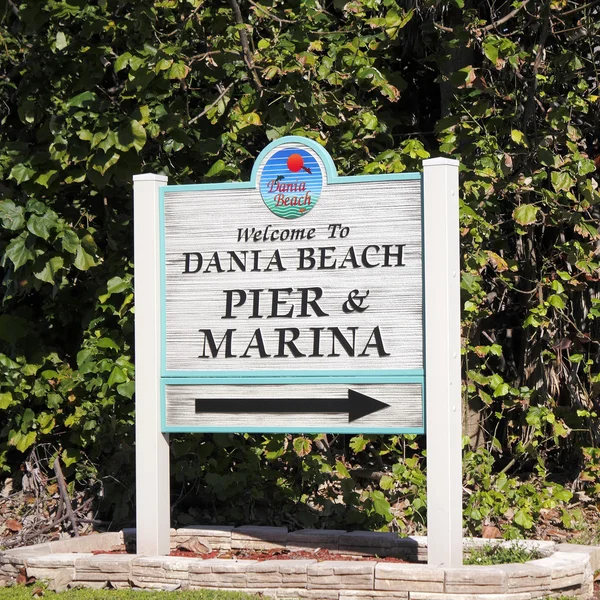 Bienvenido a Dania Beach Pier y Marina Sign — Foto de Stock