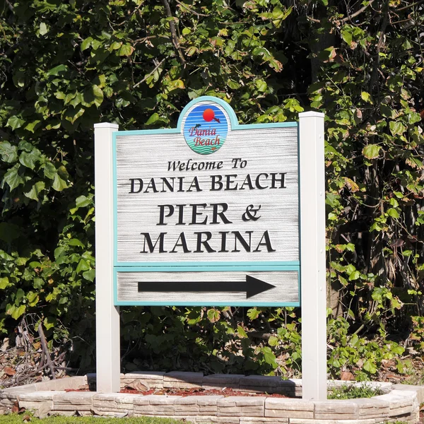 Dania Beach iskelesinden ve Marina işareti hoş geldiniz Stok Fotoğraf
