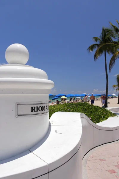 Riomar サインとビーチの入り口 — ストック写真