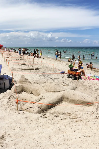 Esculturas de areia na praia — Fotografia de Stock