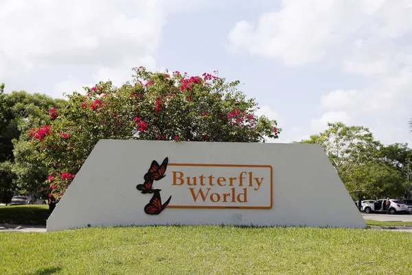 Signo grande del mundo de la mariposa afuera — Foto de Stock