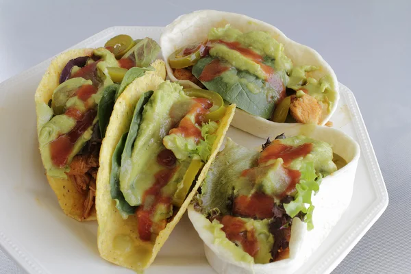 Yumuşak ve sert tavuk Tacos — Stok fotoğraf