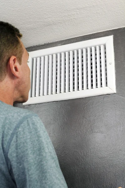 Man Looking Into Air Duct — Stock Photo, Image