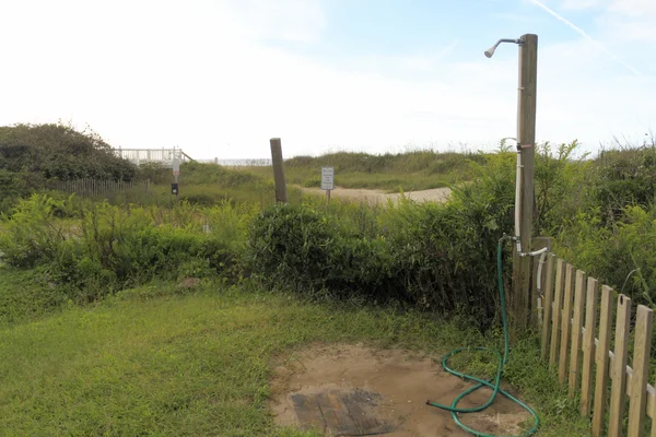 Ducha al aire libre y manguera para limpieza —  Fotos de Stock